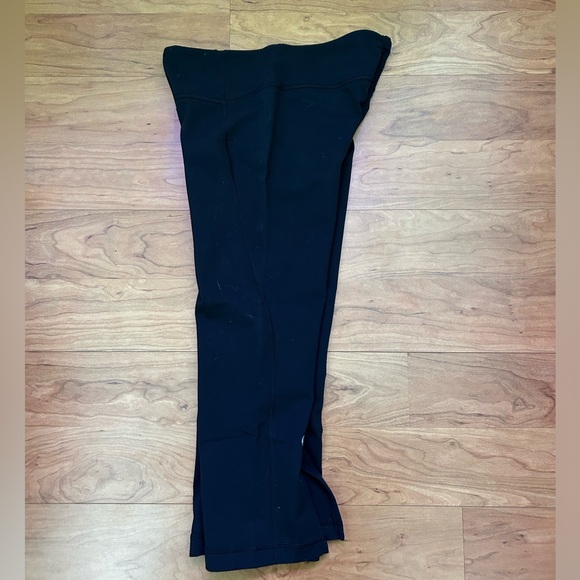 Black Lulemon Crops - Picture 4 of 7